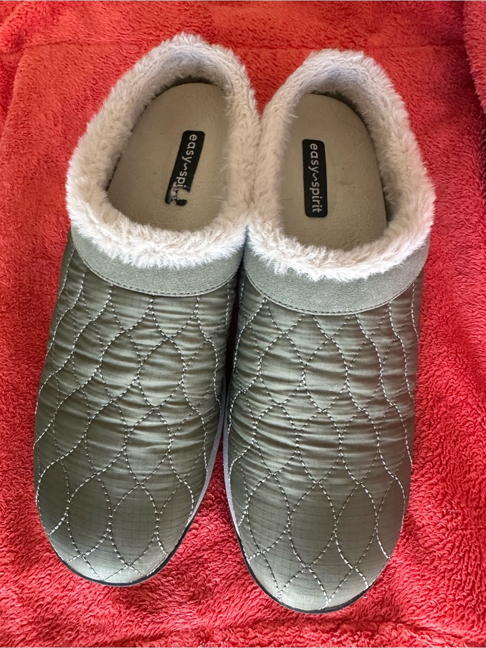 Easy Spirit Quilted Olive Green Faux-Fur Lined Slip-On clog. Like new. 9M